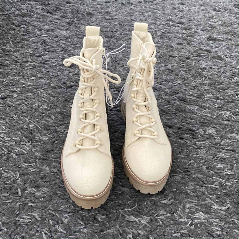 Universal Threads white cream lace up combat boots spring transition sz8.5 NWT